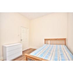 EXTRA LARGE & LARGE ROOMS - Available NOW NEAR STARTFORD westfield shopping center