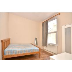 EXTRA LARGE & LARGE ROOMS - Available NOW NEAR STARTFORD westfield shopping center