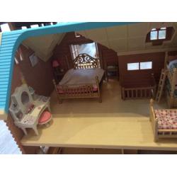 Sylvanian families large house in great condition fully furnished with two families