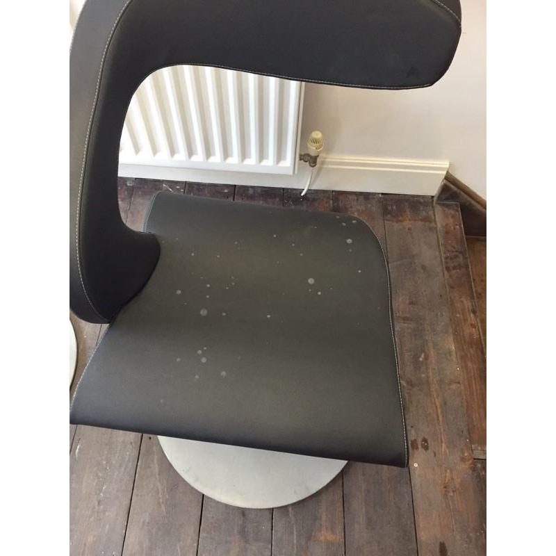 2 Salon chairs