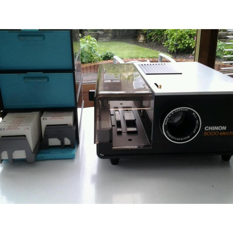 Chinon 35mm slide projector complete with 6 cartridges.