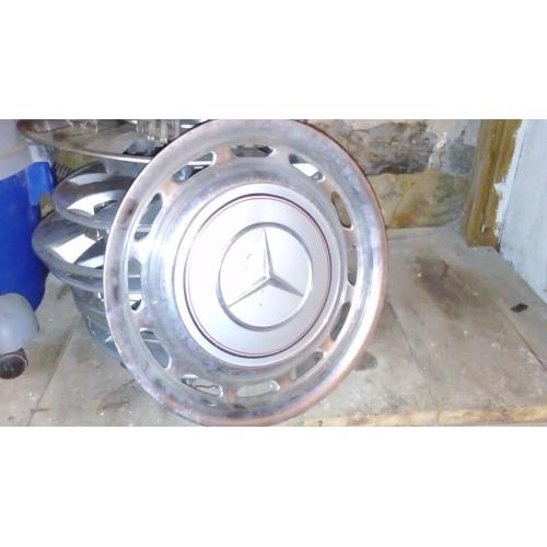 Mercedes hubcap