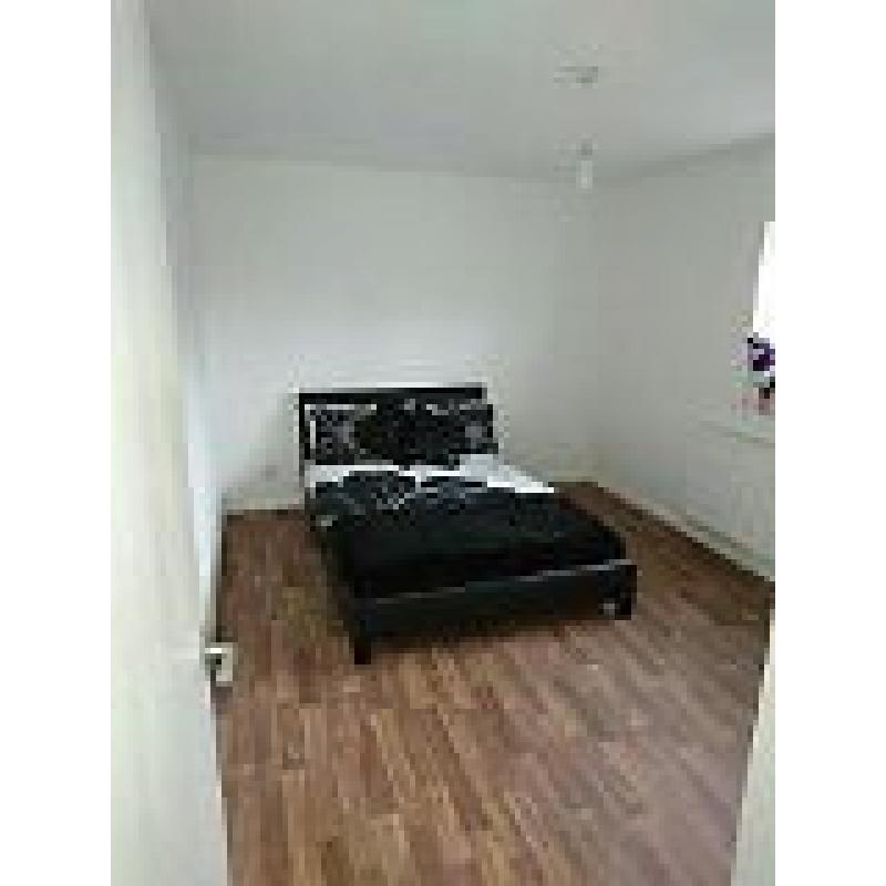 Modern Large Double Room, Maidenbower, Crawley