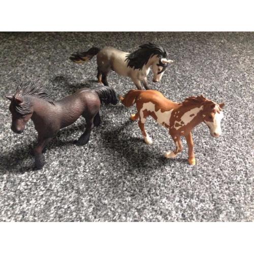 Collection of 8 Model Horses, PERFECT condition!