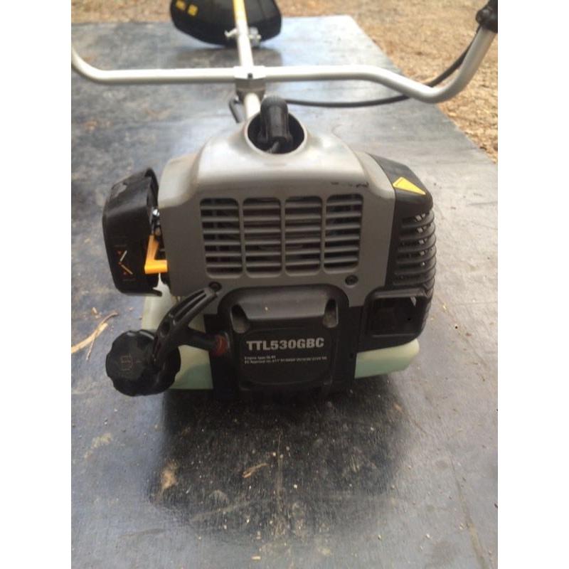Petrol strimmer Titan very good condition