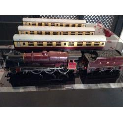 Royal Scott 6100 train & 3 carriages OO gauge