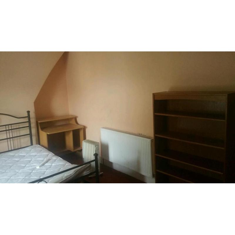 Spacious Room Available