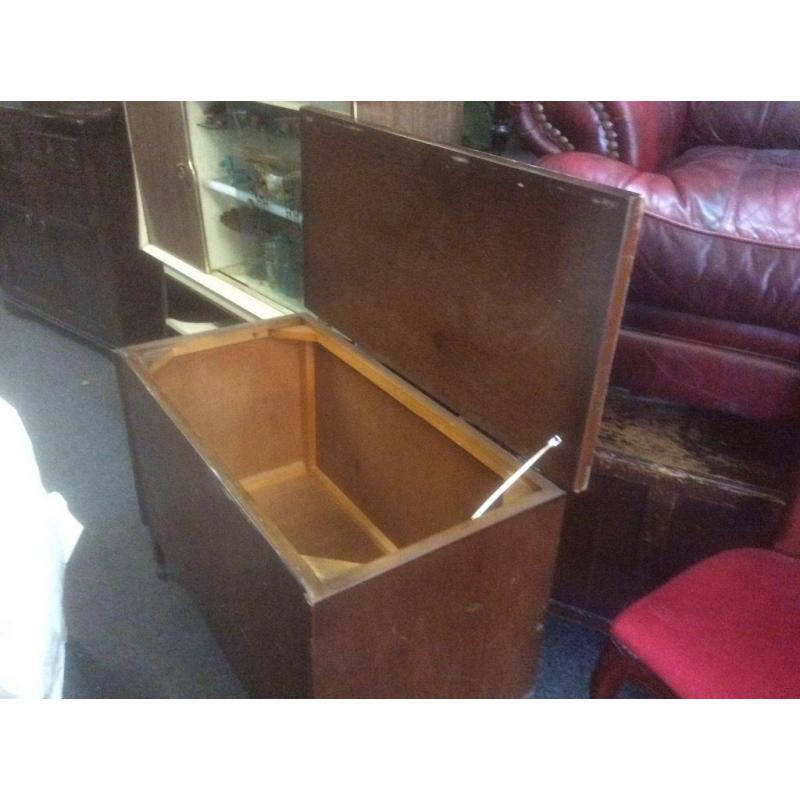 Vintage blanket box