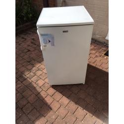 Lec under counter freezer