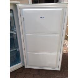 Lec under counter freezer