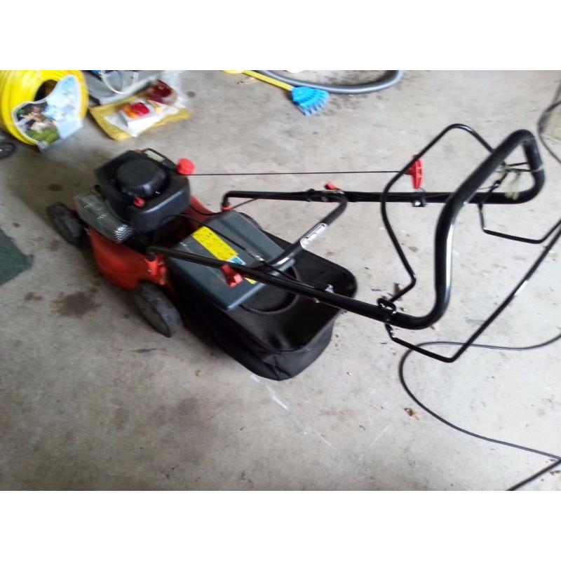 40cm Self Propelled Petrol Lawnmower XSZ40