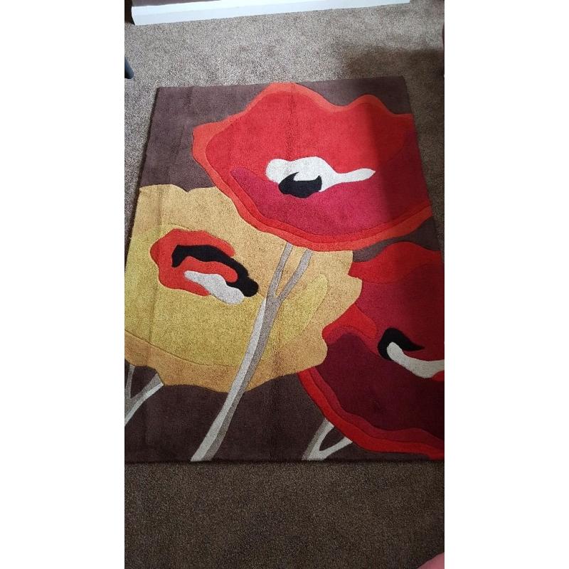 Poppy style rug like new