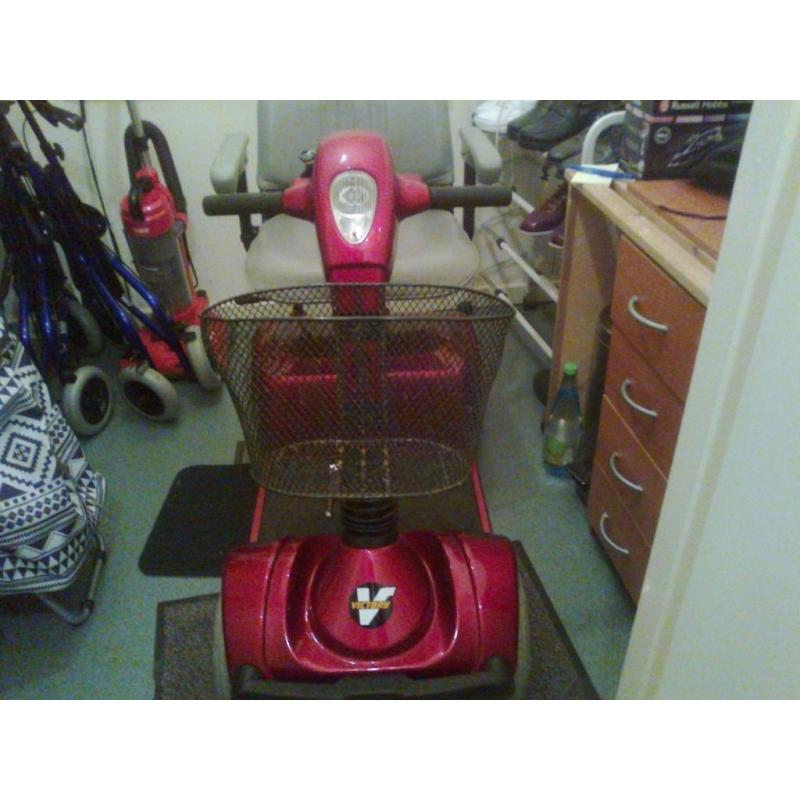FOR SALE IS A PRIDE VICTORY MOBILITY SCOOTER IN EXCELLENT CONDITION AND IS READY TO USE
