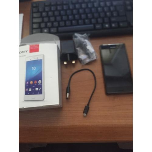 Sony Xperia M4 Aqua for sale in black, good condition but CRACKED screen, comes with box n charger