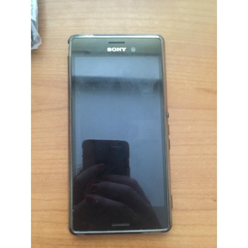 Sony Xperia M4 Aqua for sale in black, good condition but CRACKED screen, comes with box n charger