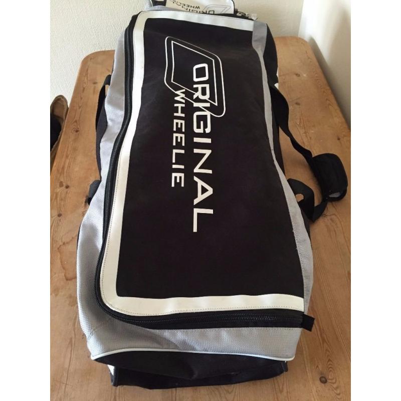 GM Original Wheelie Cricket Bag