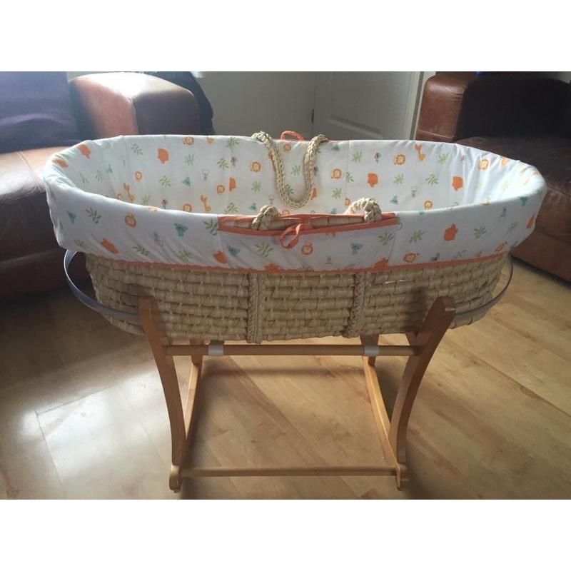 Moses basket, baby bath and feeding/sleeping pillow