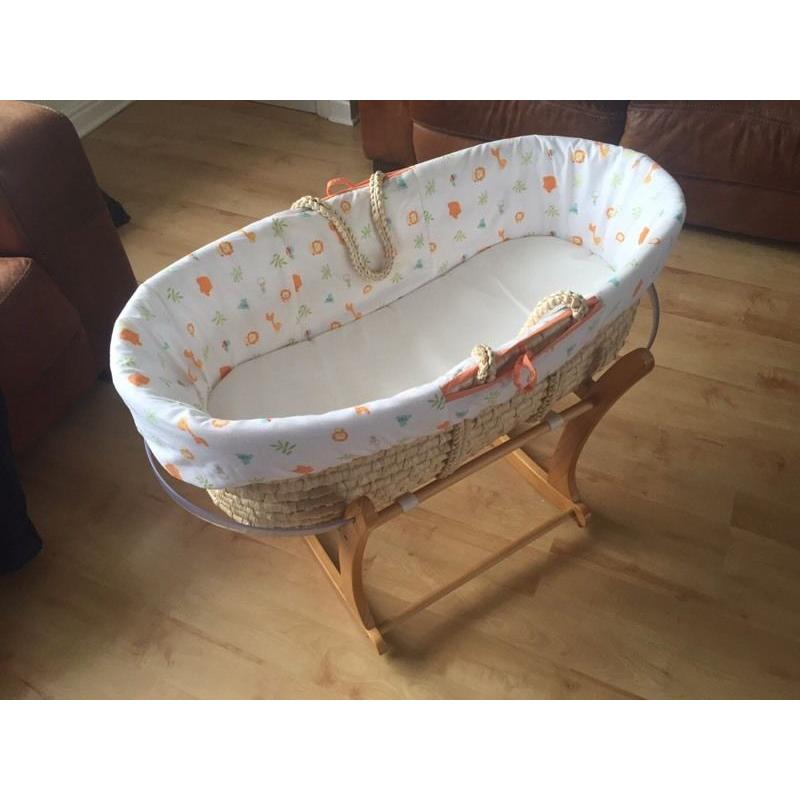 Moses basket, baby bath and feeding/sleeping pillow