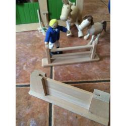 ELC Wooden Stable with horses and stable hand