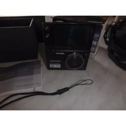 Samsung MV800 Digital Selfie Camera Bundle (Box, charger lead, 2GB sd card, Samsonite camera case)