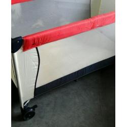 Baby travel cot