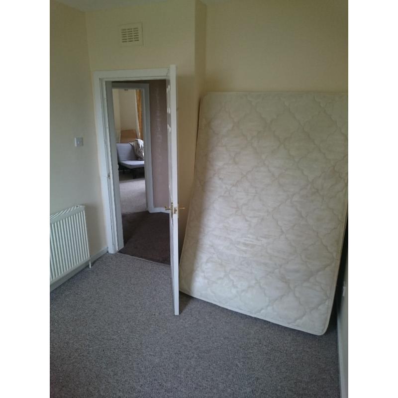 Room available in 3 person flat, Glasgow Southside - Drumoyne.