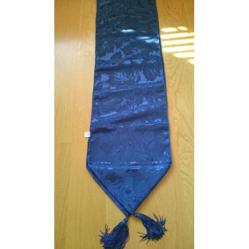 *** Brand New ***T able Runner