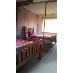 3x mirrored sliding doors with track