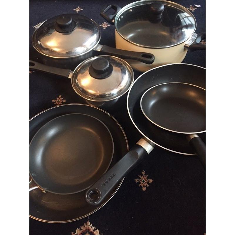 Selection of pots / frying pans