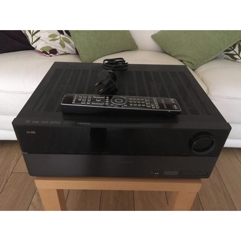 Harmon Kardon AVR255 7.1 surround sound amp.