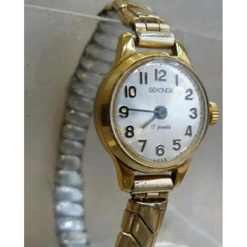 Gold plated sekonda watch needs battery