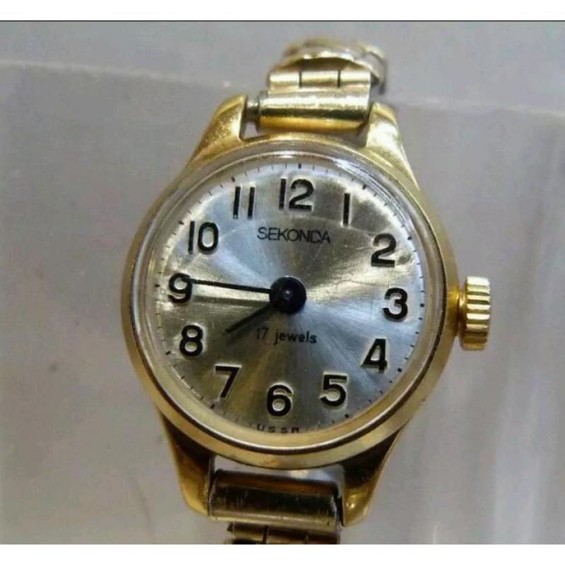 Gold plated sekonda watch needs battery