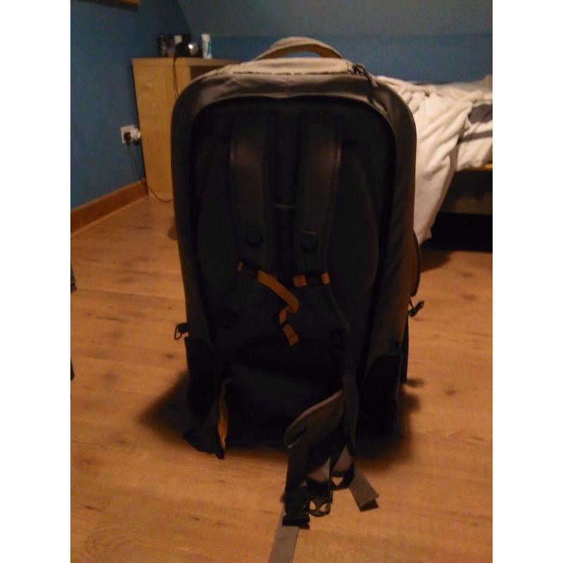 Caribee Fast Track 85 Black or Grey