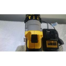 Dewalt Dcd985, 3 speed XRP Li-ion Combi Drill, 4ah batt, Rapid Charger,(used) Makita