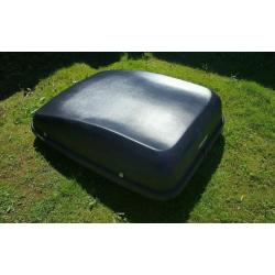 *** Large Halfords roof box with all fittings and key ***