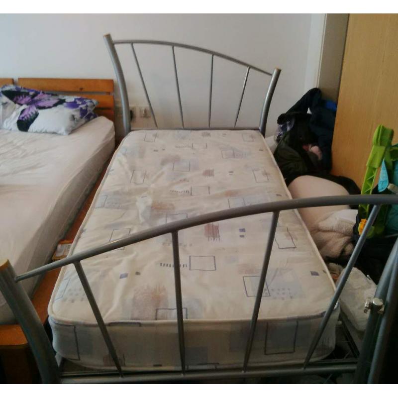 Free Metal Single Bed!!