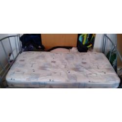Free Metal Single Bed!!