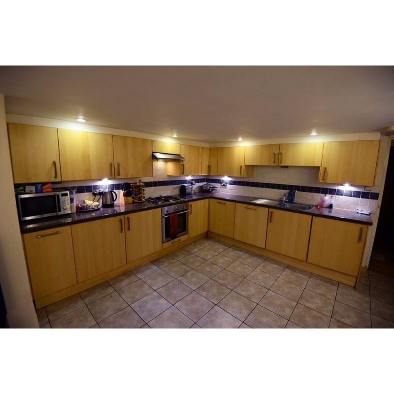 Edinburgh Festival double room to let quiet near city centre flexible dates