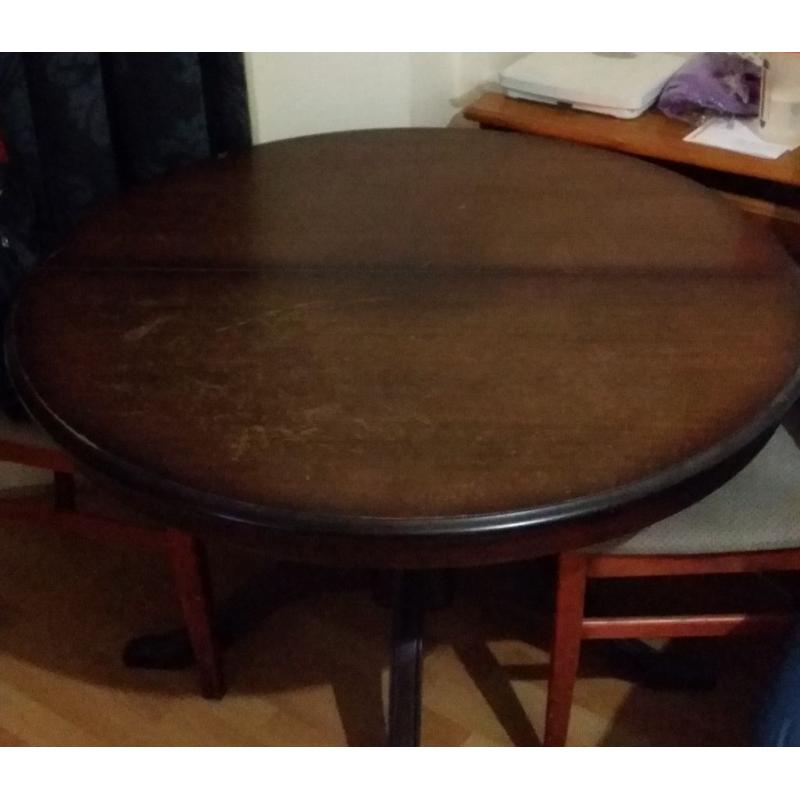 Stunning Solid hard wood extendable Dining table with 3 chairs set in good condition