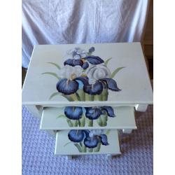 NEST OF TABLES