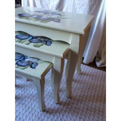 NEST OF TABLES