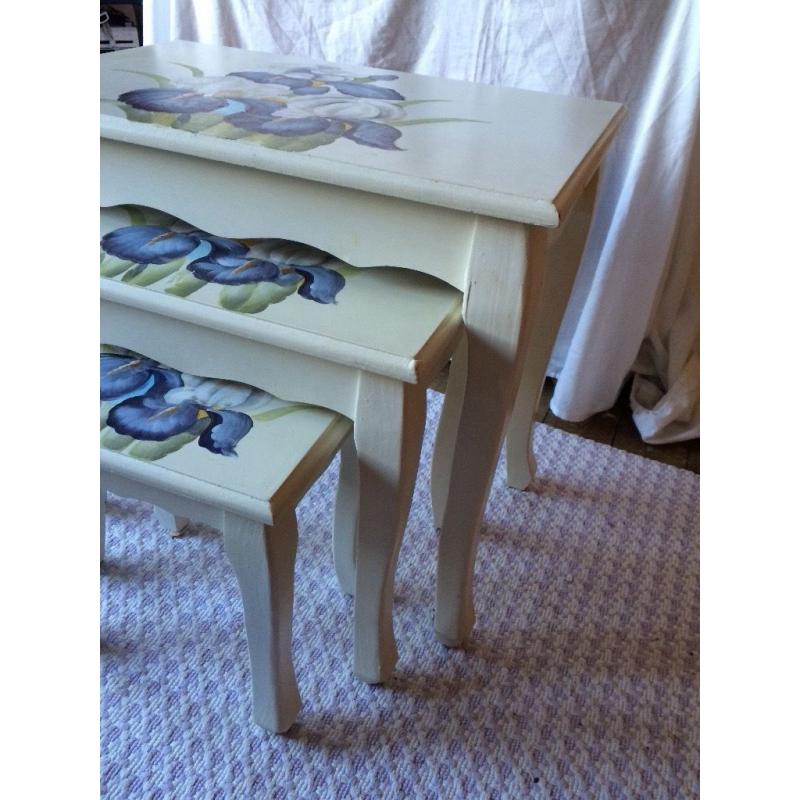 NEST OF TABLES