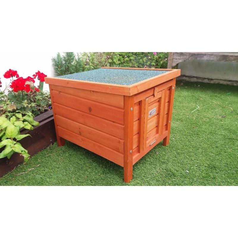 Outdoor rabbit day house/hutch/shelter