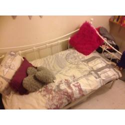 Childs day bed