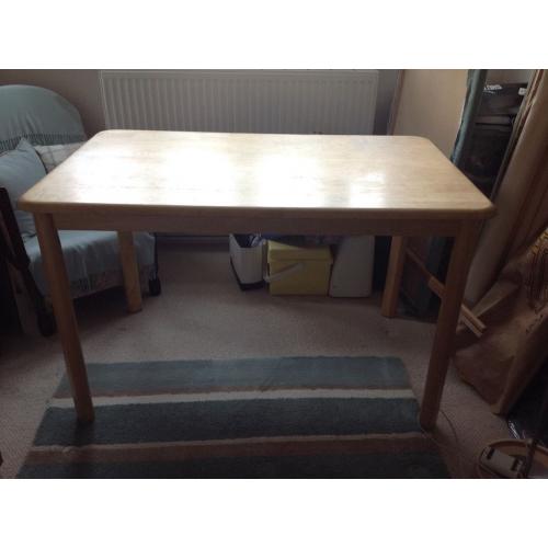 Kitchen/dining table