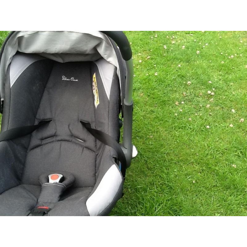 Silver cross Ventura car seat and isofix base. Good condition
