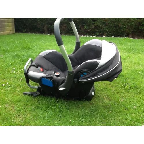Silver cross Ventura car seat and isofix base. Good condition