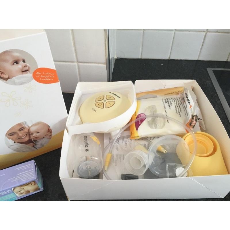 **** Medela Electric Breast Pump 1 week old hardly used *****