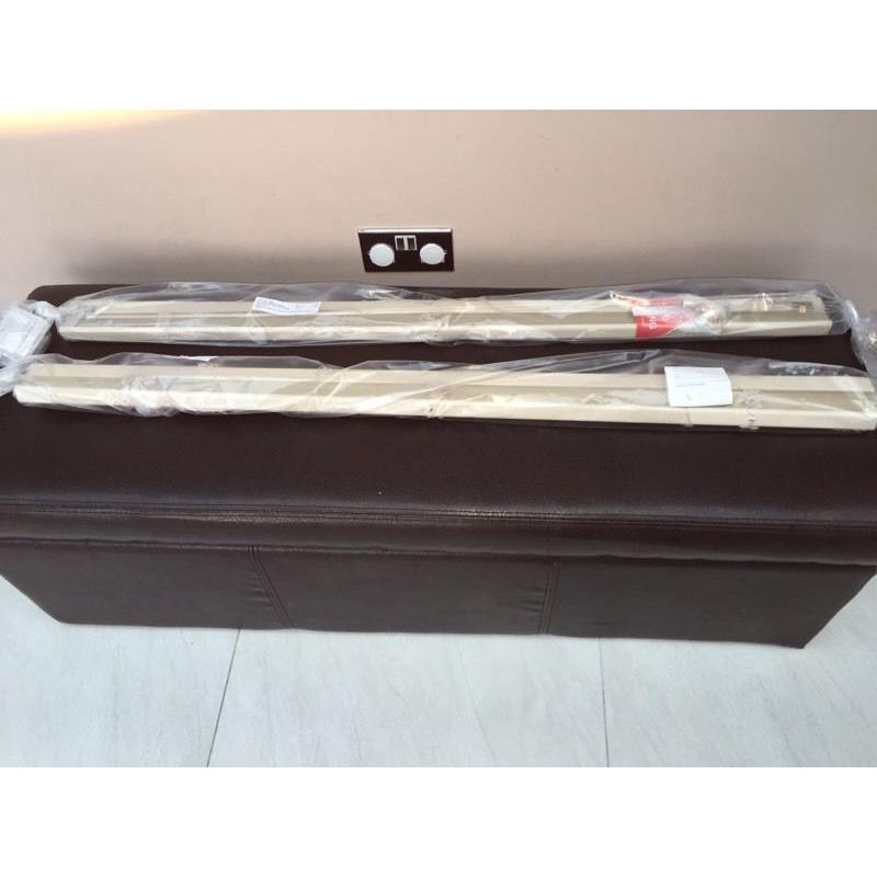 2 x Venetian blinds