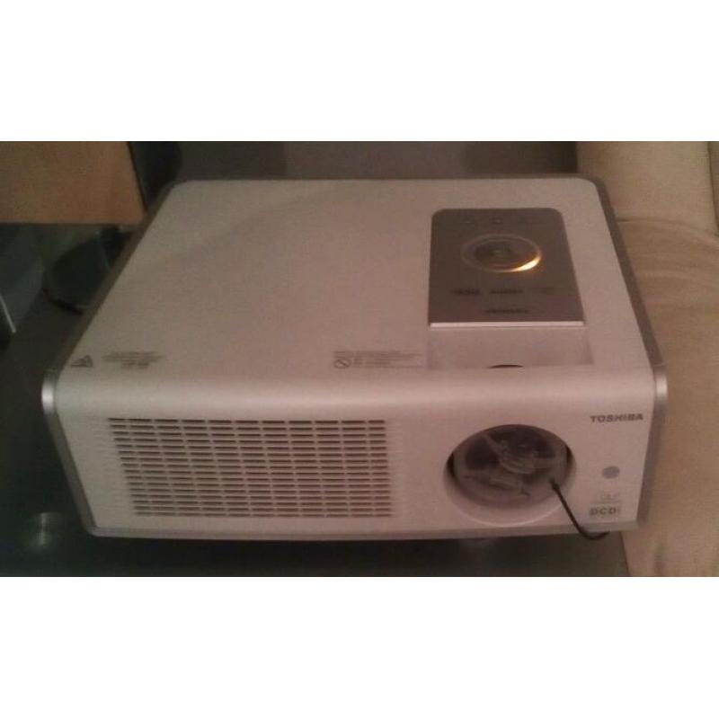 Toshiba tdp-mt700 DLP projector and 7ft Beamax screen